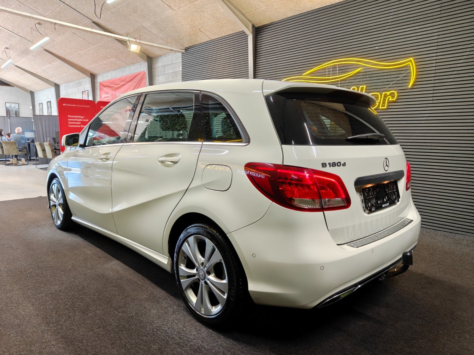 undefined Mercedes B180 d fra 2016