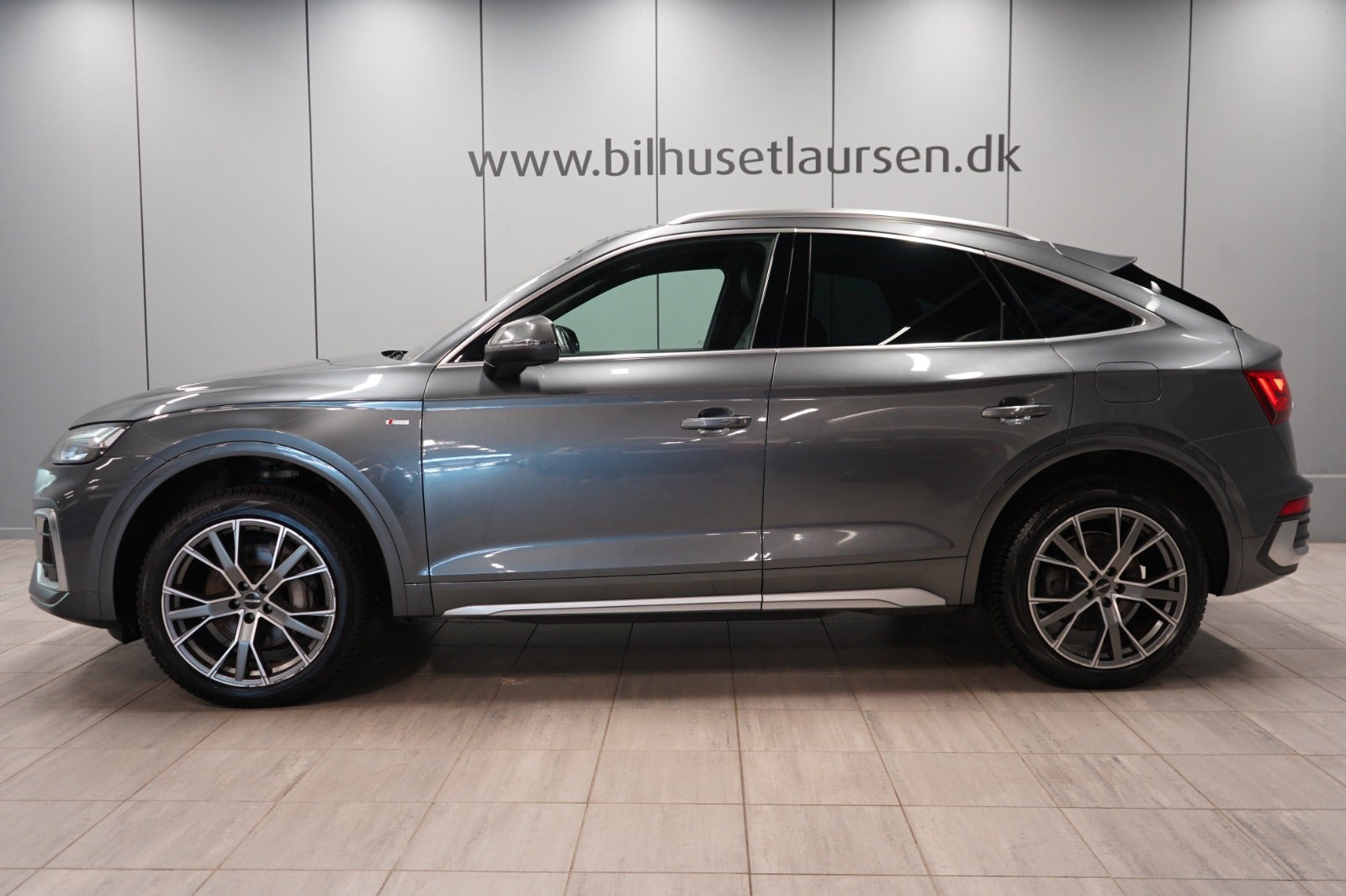 Grå Audi Q5 fra 2021