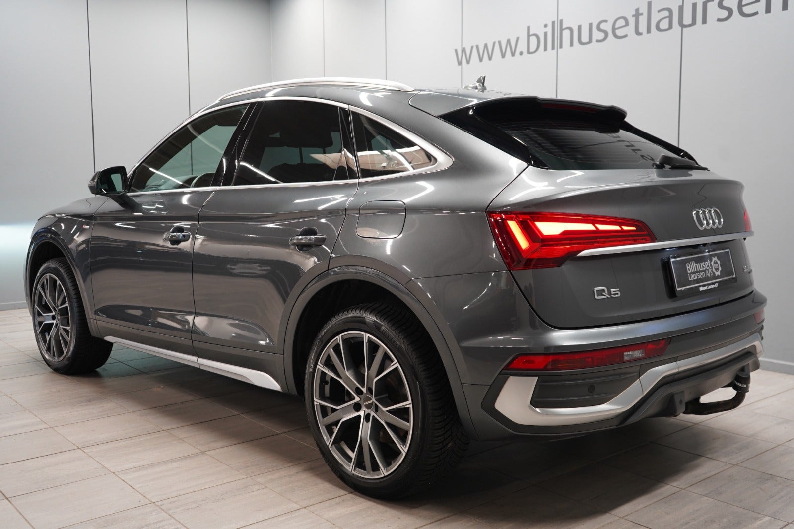 Grå Audi Q5 fra 2021