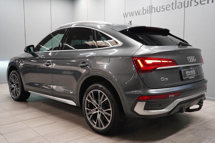 Grå Audi Q5 fra 2021