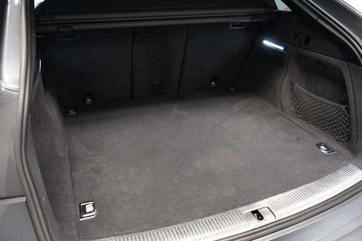 Grå Audi Q5 fra 2021