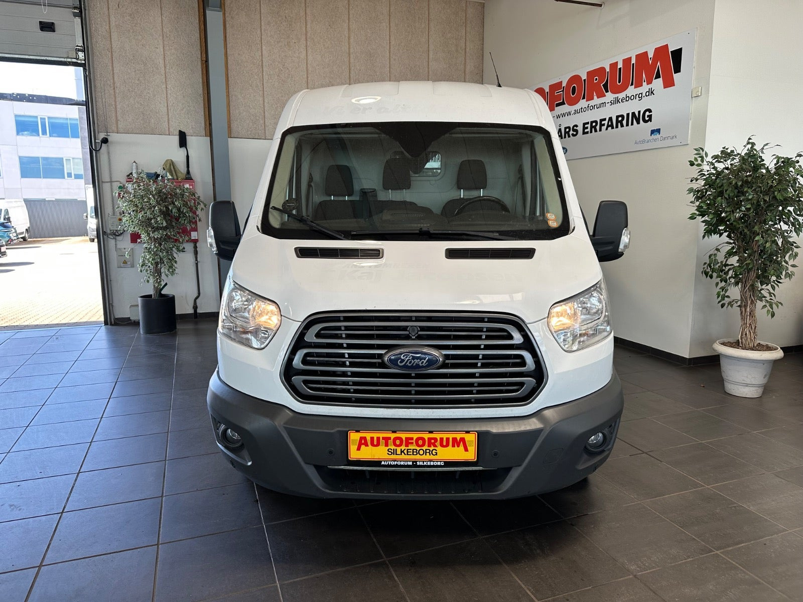 Hvid Ford Transit 350 L3 Van fra 2017