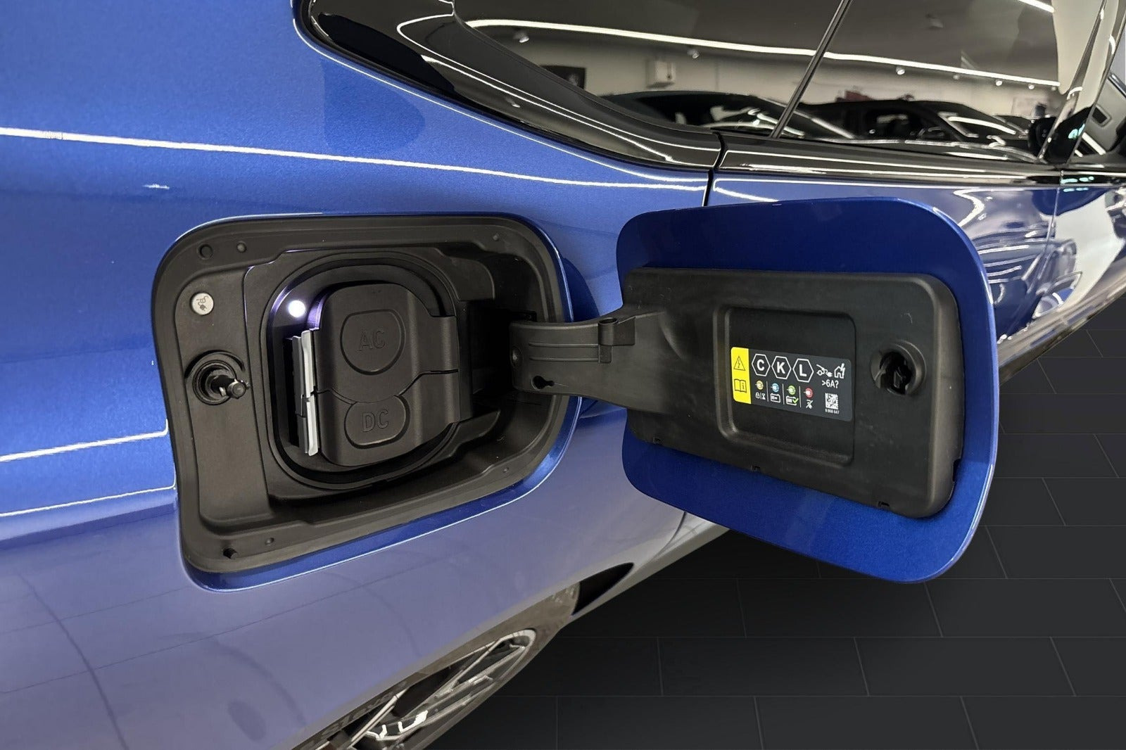 Blå BMW i4 fra 2025