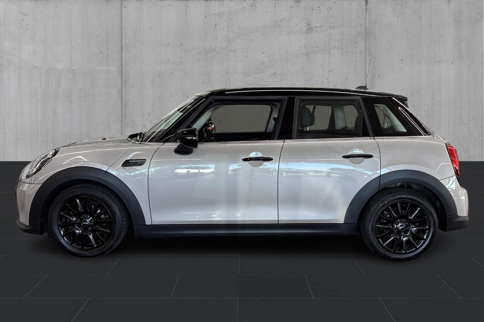 Grå Mini Cooper fra 2023