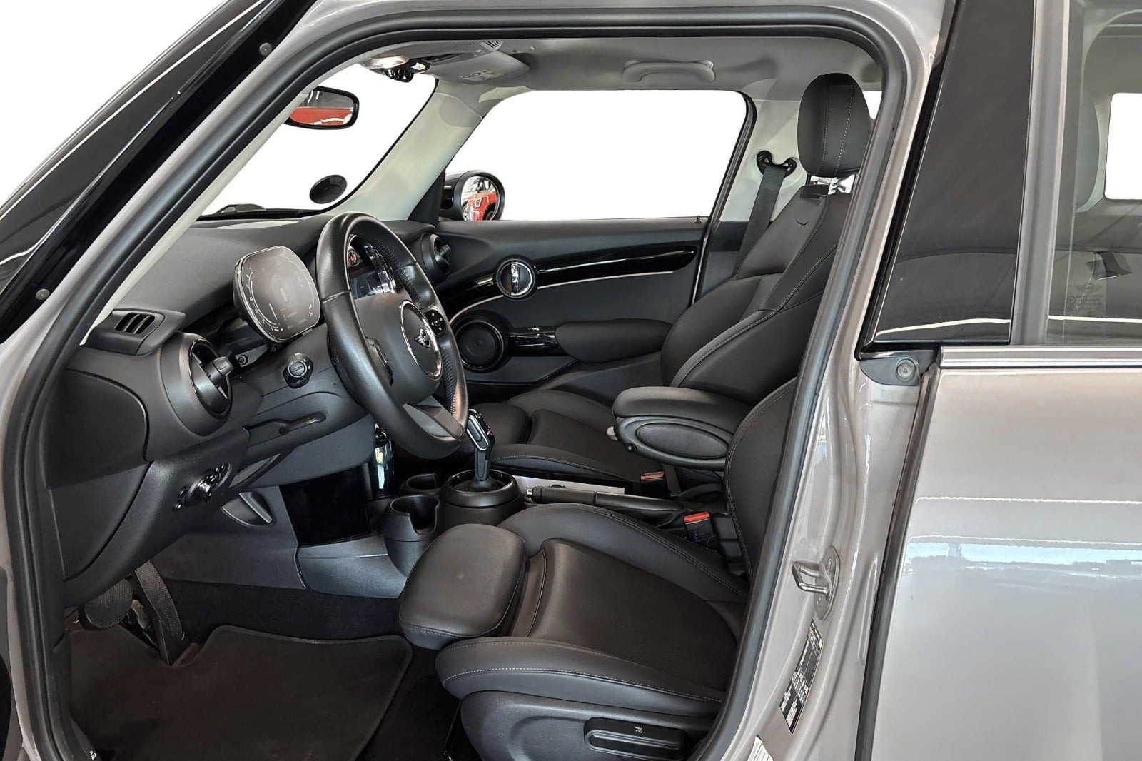 Grå Mini Cooper fra 2023