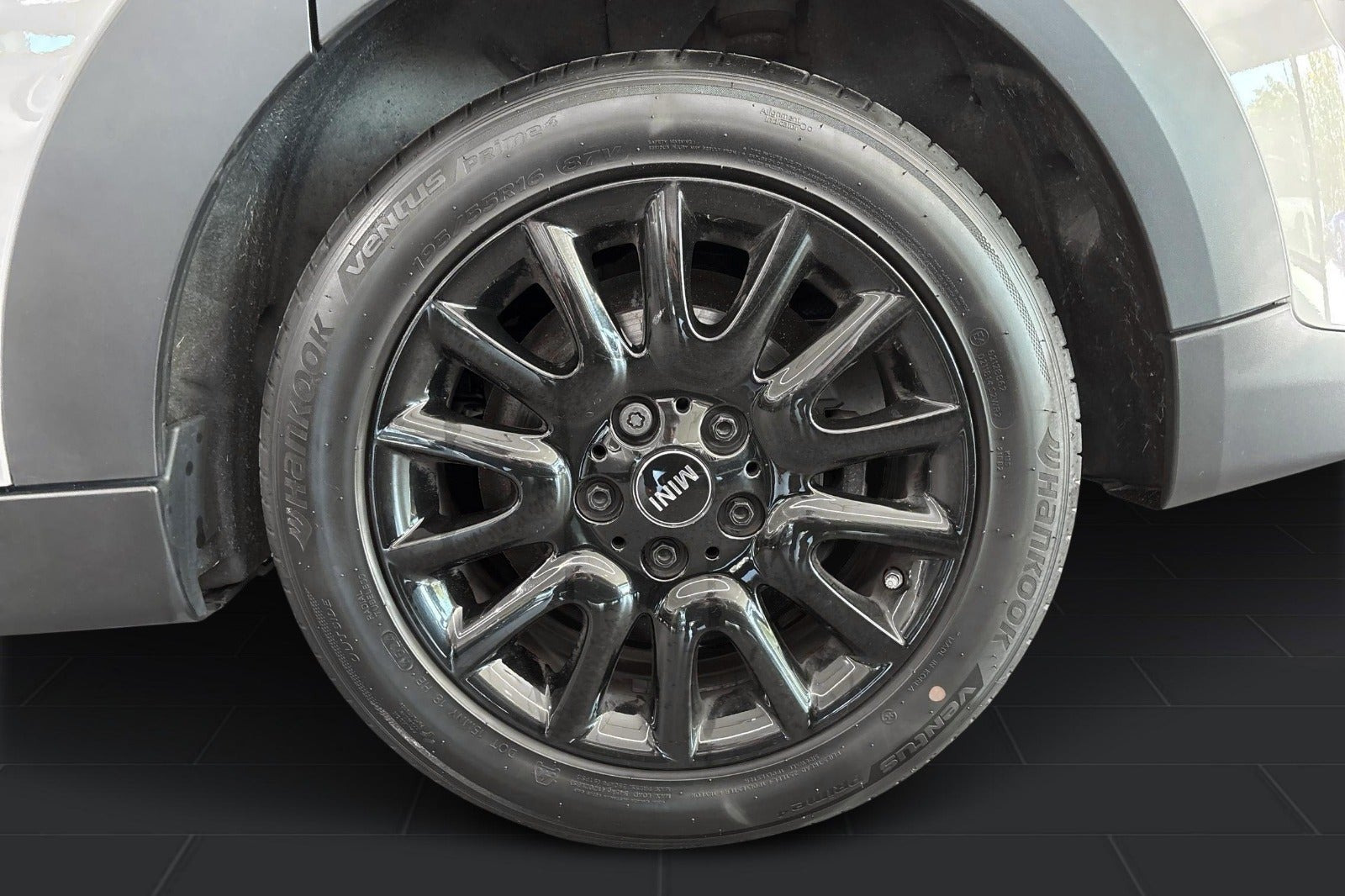 Grå Mini Cooper fra 2023