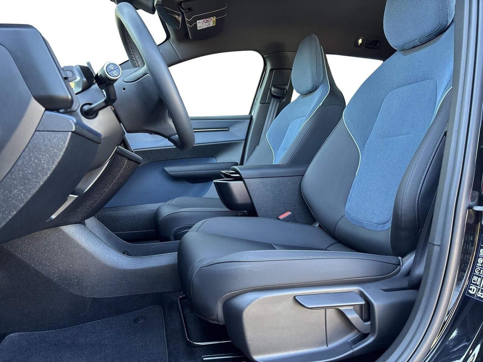 Sort Volvo EX30 fra 2024