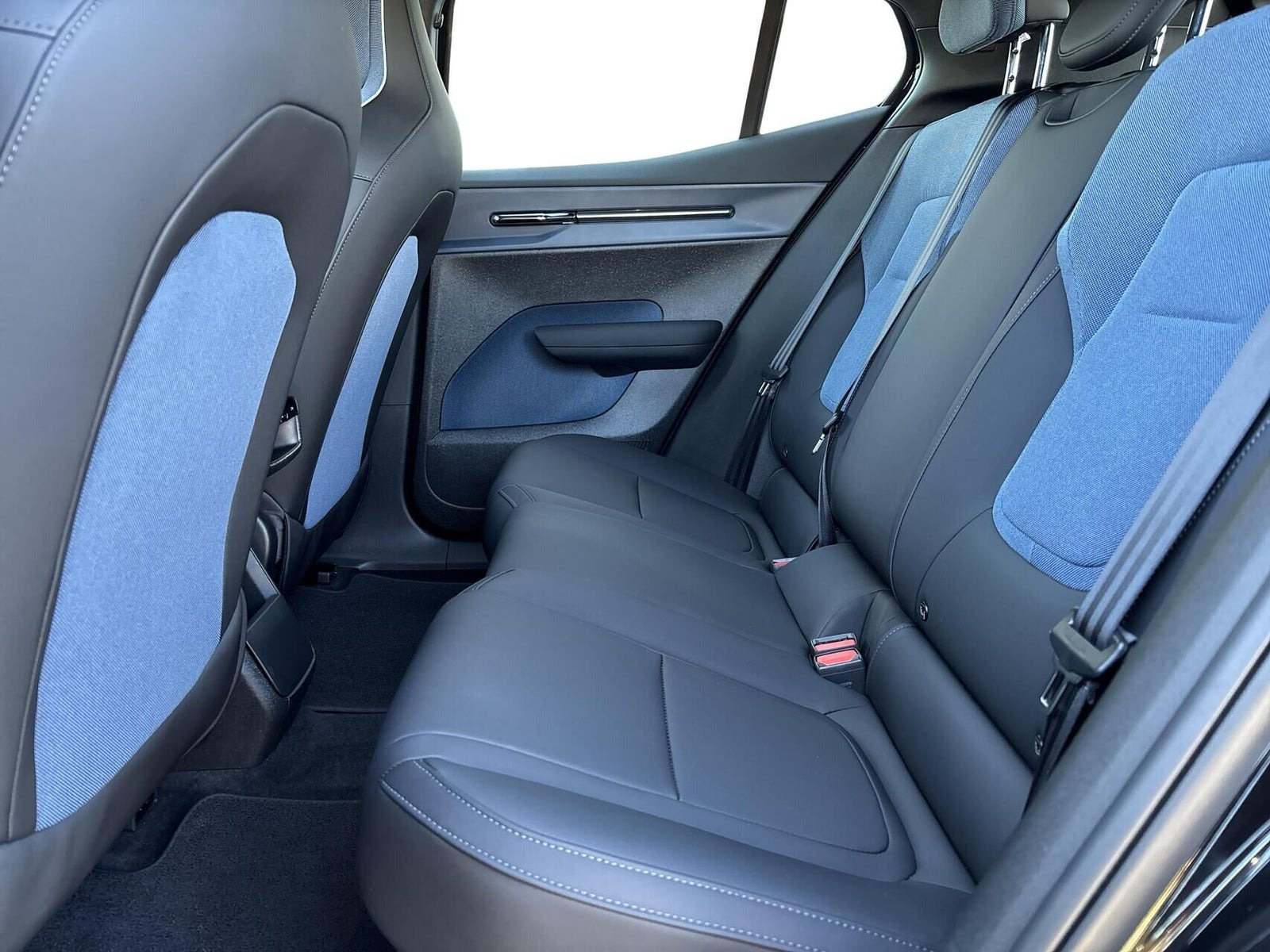 Sort Volvo EX30 fra 2024