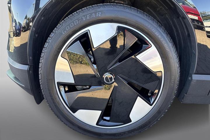 Sort Volvo EX30 fra 2024
