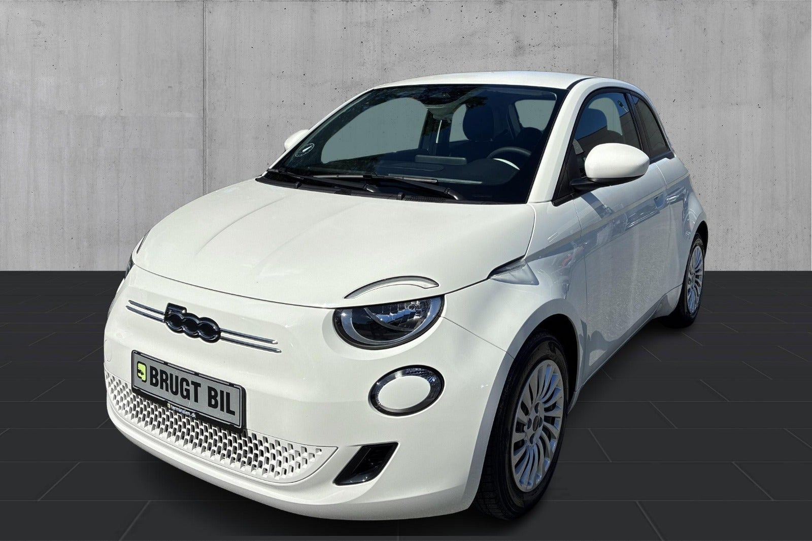 Hvid Fiat 500e fra 2023