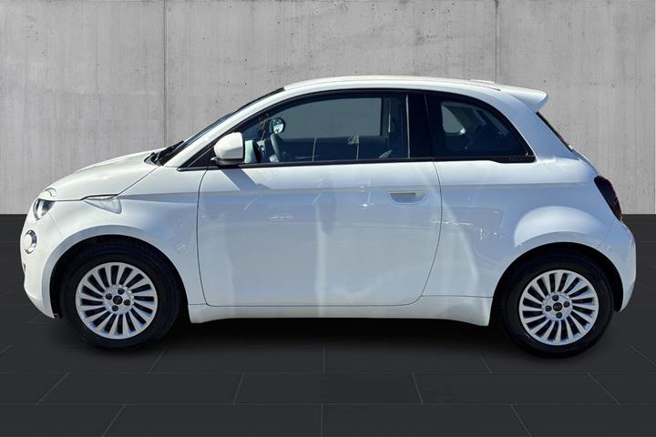 Hvid Fiat 500e fra 2023