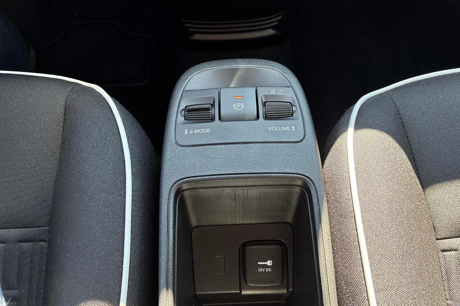 Hvid Fiat 500e fra 2023