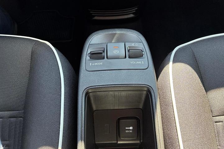 Hvid Fiat 500e fra 2023
