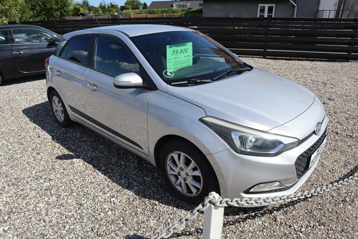 Sølv Hyundai i20 fra 2017