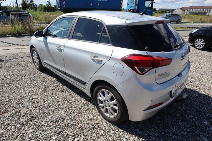 Sølv Hyundai i20 fra 2017