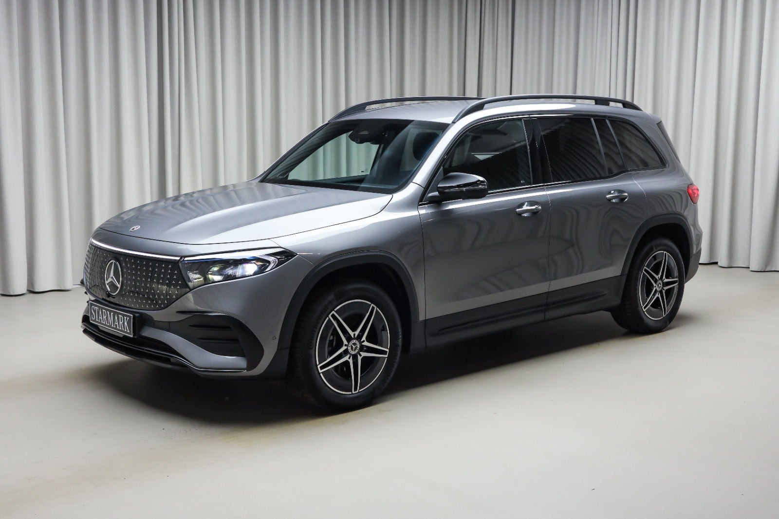 Grå Mercedes EQB250+ fra 2026