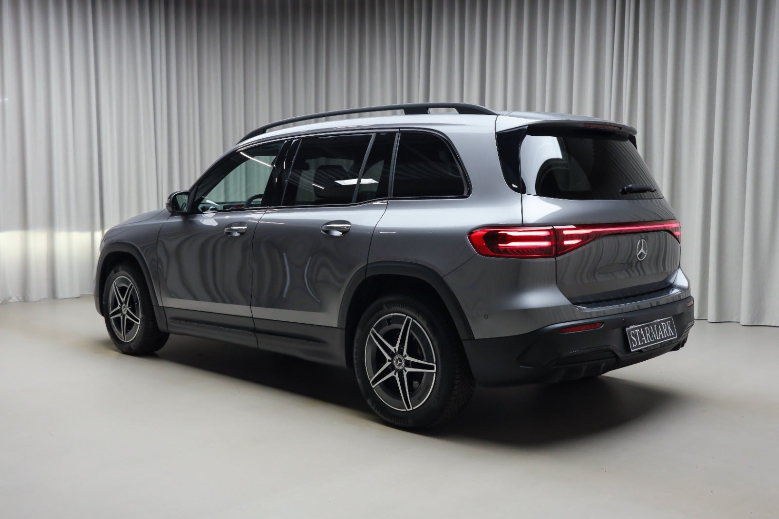 Grå Mercedes EQB250+ fra 2026
