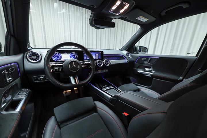 Grå Mercedes EQB250+ fra 2026