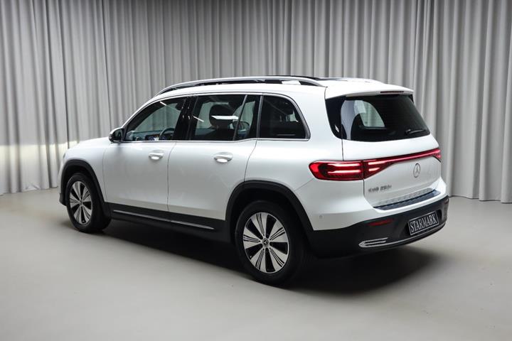Hvid Mercedes EQB250+ fra 2026