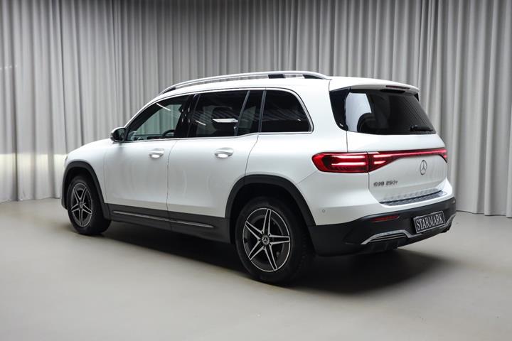 Hvid Mercedes EQB250+ fra 2026