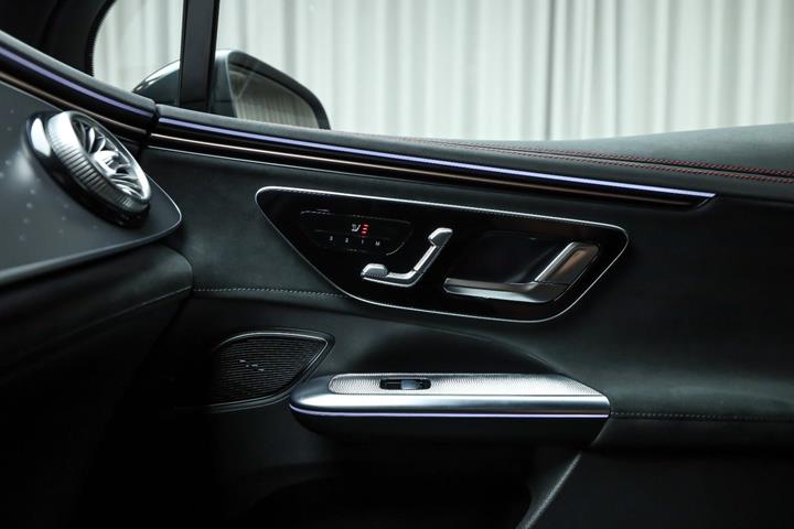 Grøn Mercedes EQE350 SUV fra 2026