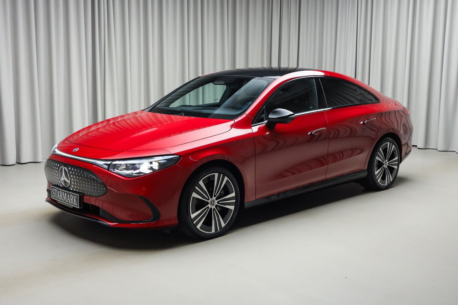 Rød Mercedes CLA250+ fra 2025