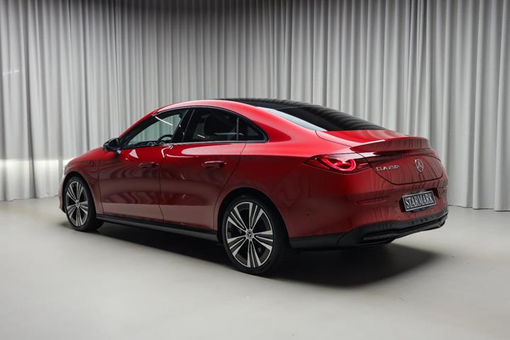Rød Mercedes CLA250+ fra 2025