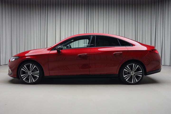 Rød Mercedes CLA250+ fra 2025