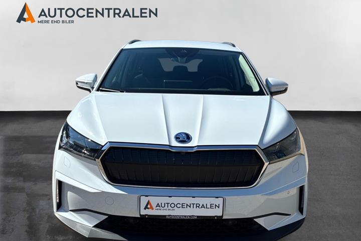 Hvid Skoda Enyaq fra 2024