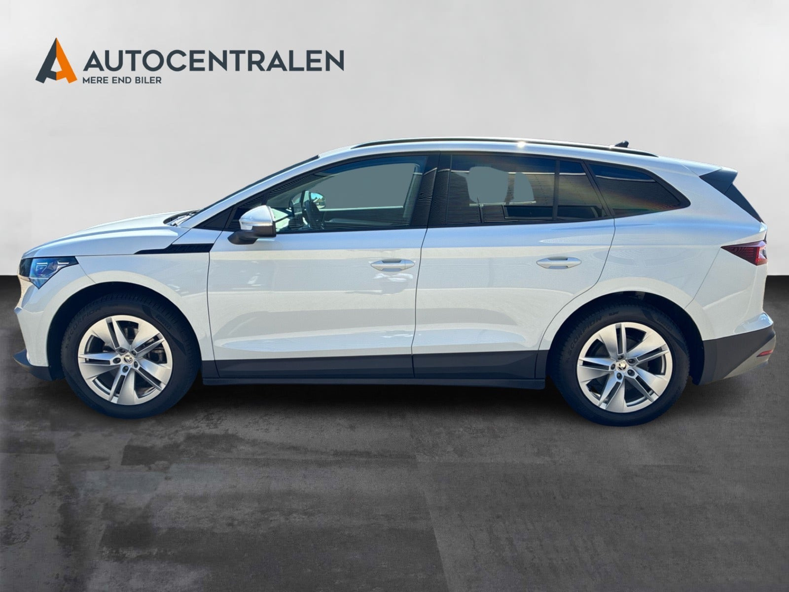 Hvid Skoda Enyaq fra 2024