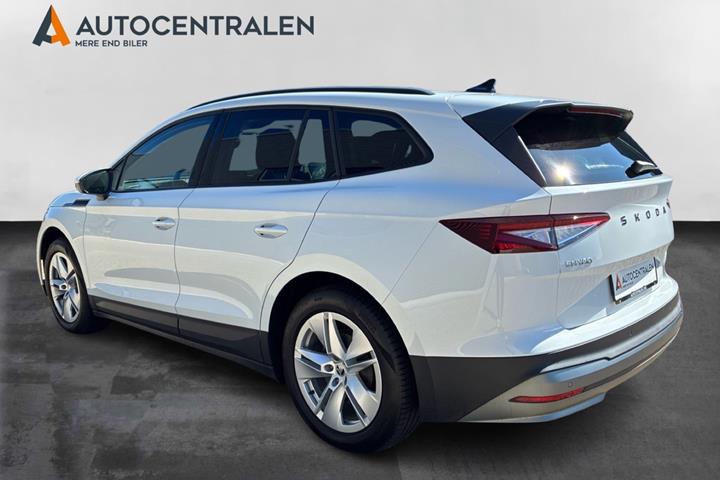 Hvid Skoda Enyaq fra 2024