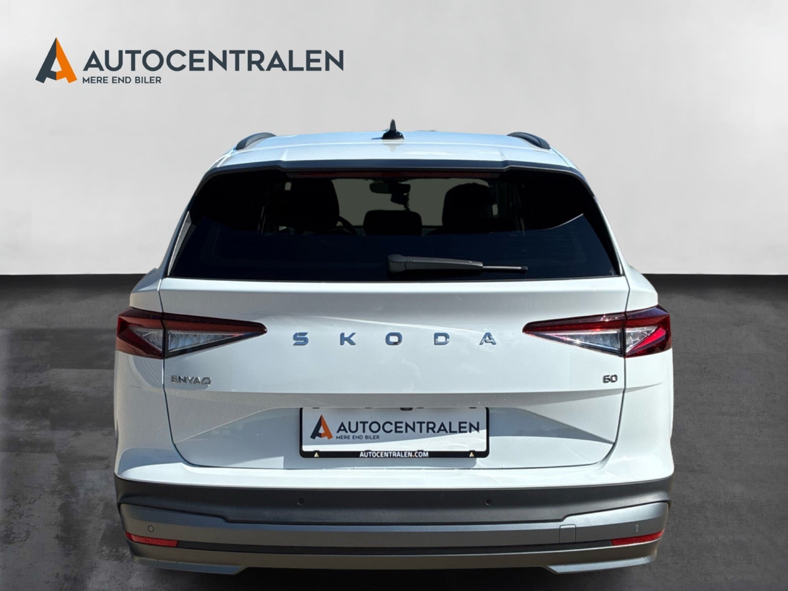 Hvid Skoda Enyaq fra 2024