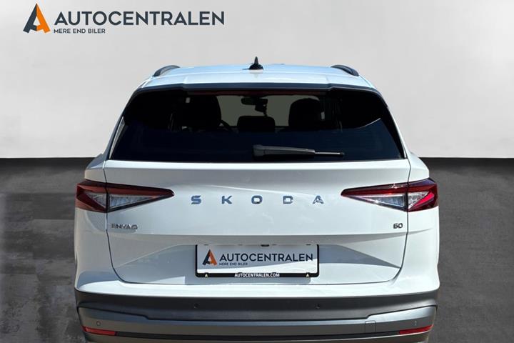 Hvid Skoda Enyaq fra 2024