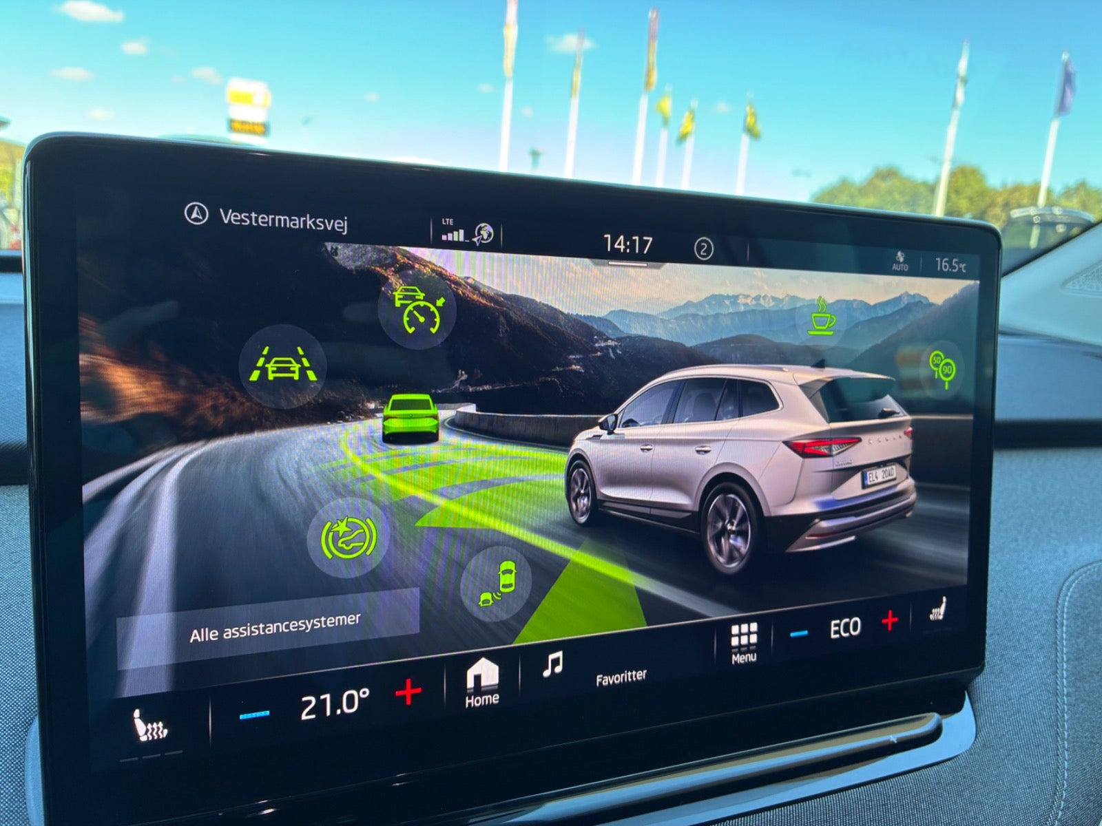 Hvid Skoda Enyaq fra 2024