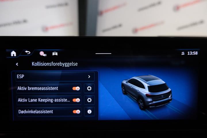 Grå Mercedes EQA250+ fra 2025