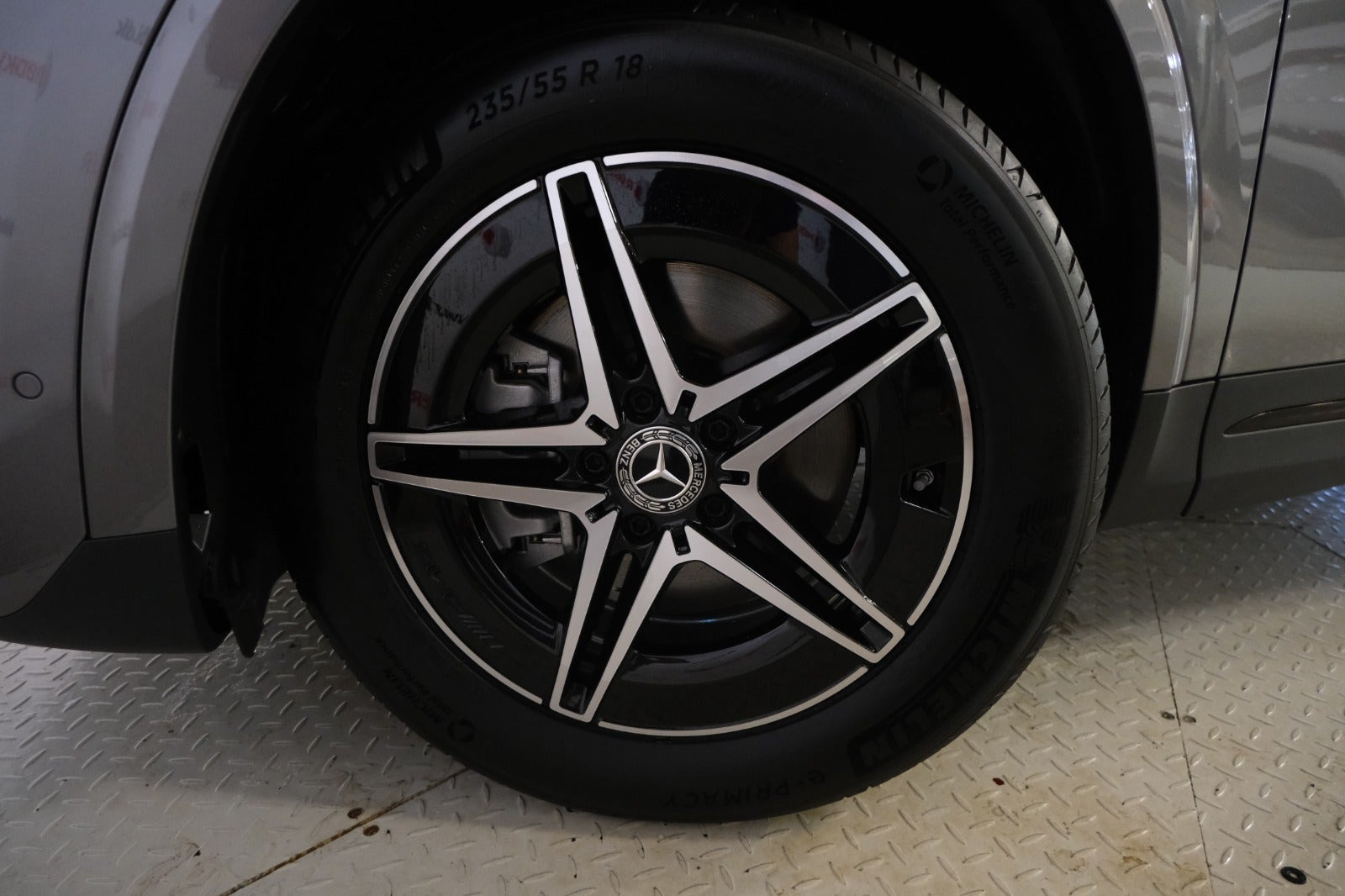 Grå Mercedes EQA250+ fra 2025