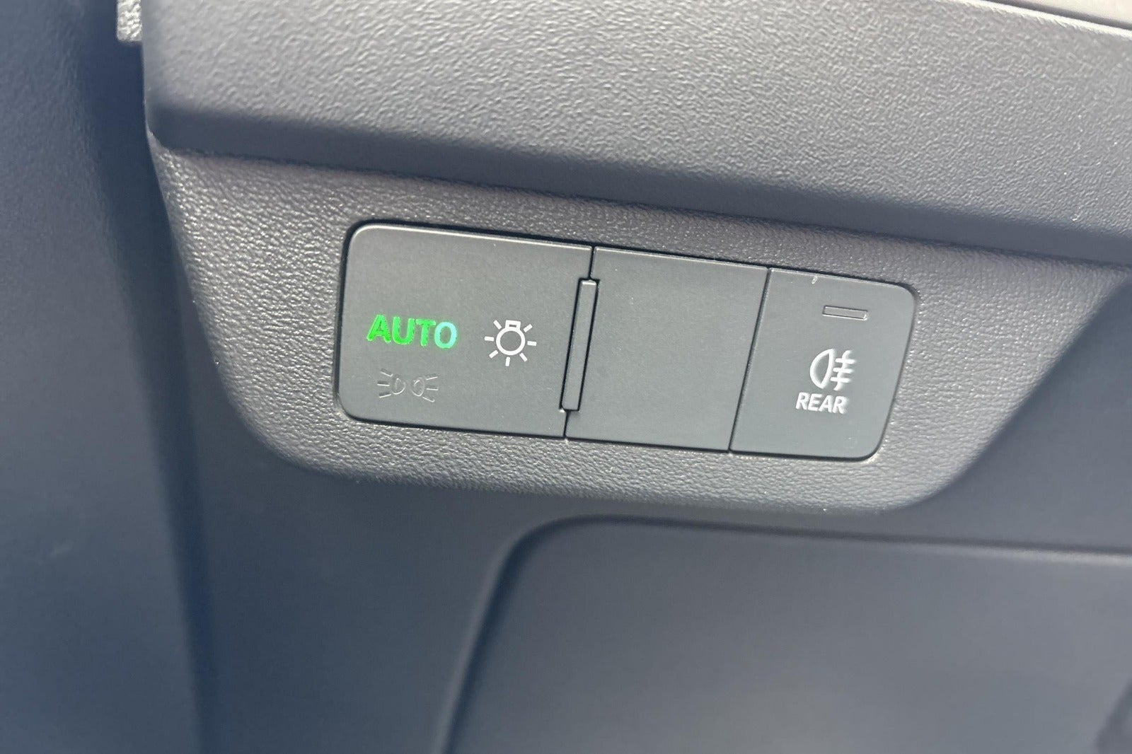 Grå Audi Q4 e-tron fra 2023