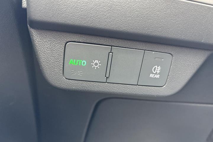 Grå Audi Q4 e-tron fra 2023