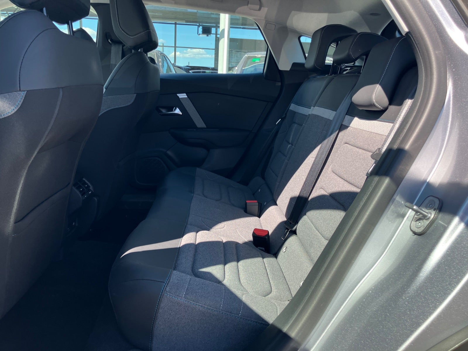 Grå Citroën ë-C4 fra 2024