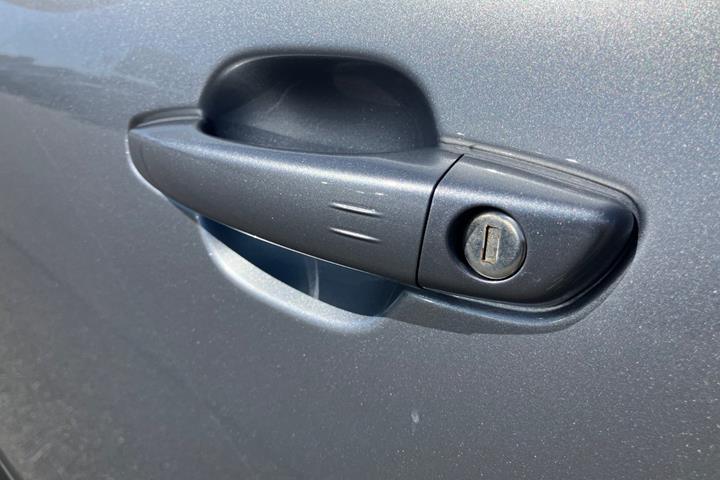 Grå Citroën ë-C4 fra 2024