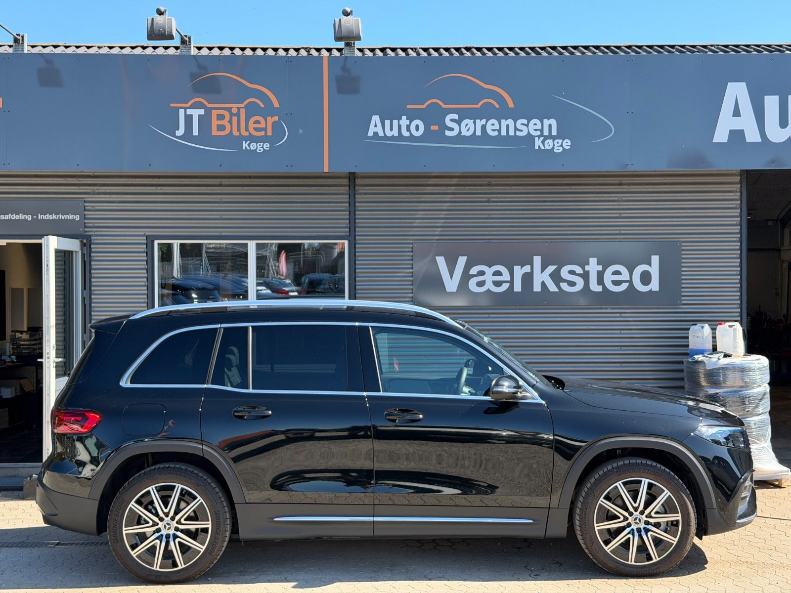 Sort Mercedes EQB250+ fra 2025
