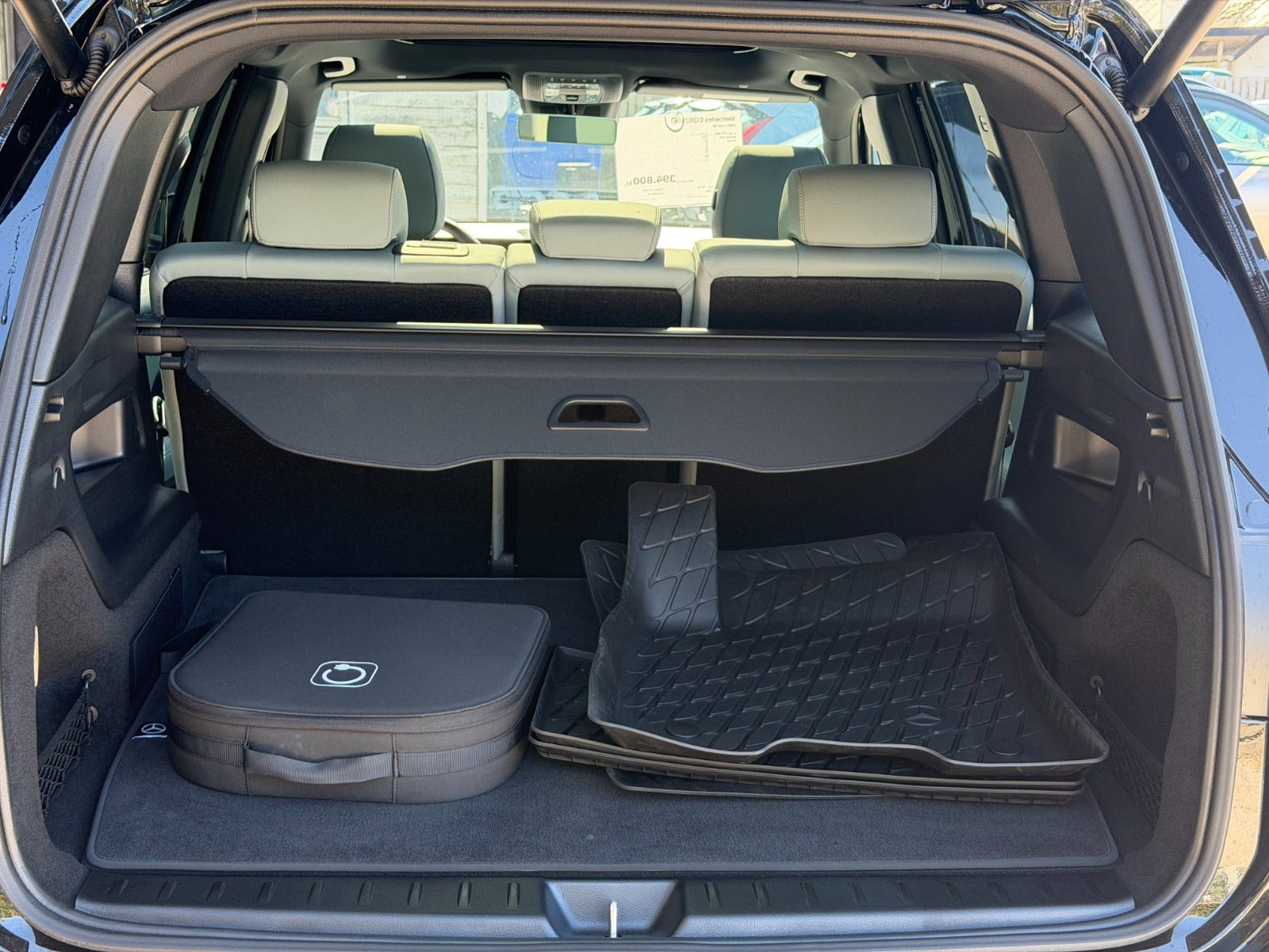 Sort Mercedes EQB250+ fra 2025