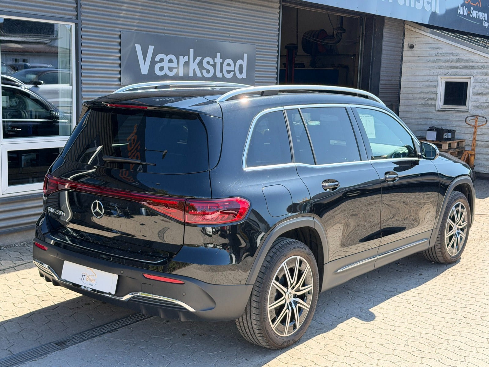 Sort Mercedes EQB250+ fra 2025