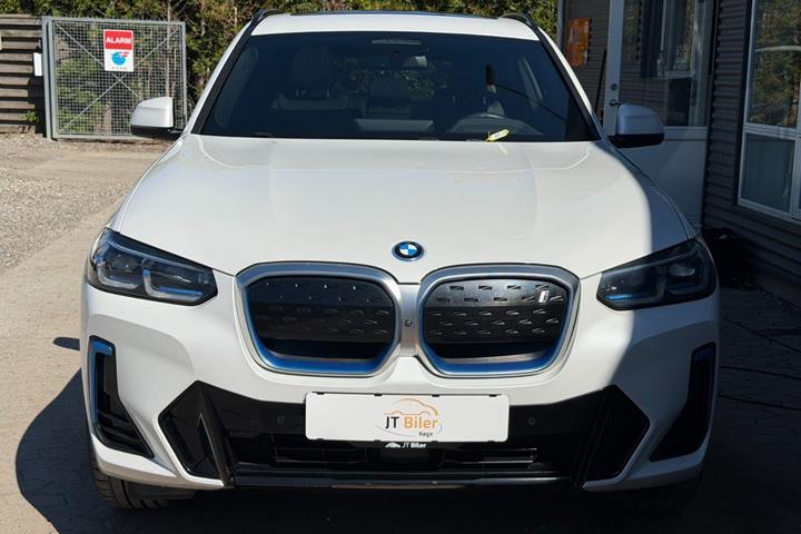 Hvid BMW iX3 fra 2022