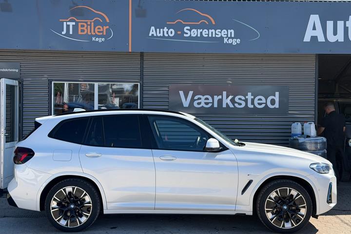 Hvid BMW iX3 fra 2022