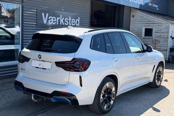 Hvid BMW iX3 fra 2022