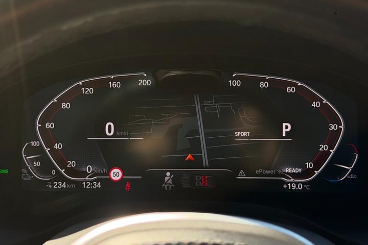 Hvid BMW iX3 fra 2022