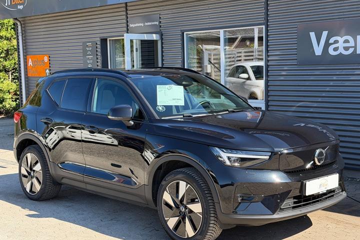 Sort Volvo XC40 fra 2024