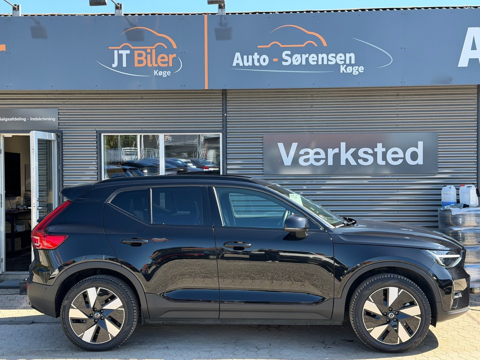 Sort Volvo XC40 fra 2024