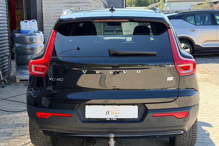 Sort Volvo XC40 fra 2024